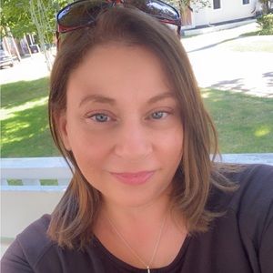 Meet your Posher, Carmela